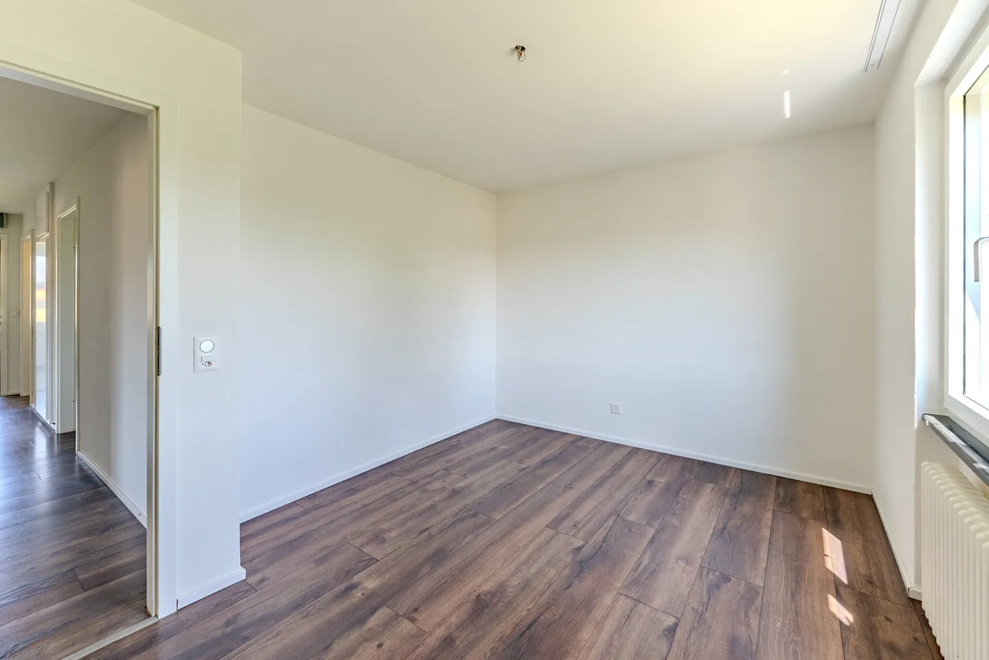 Versatile two-family house living with a separate apartment or for m - Photo 10 of 13