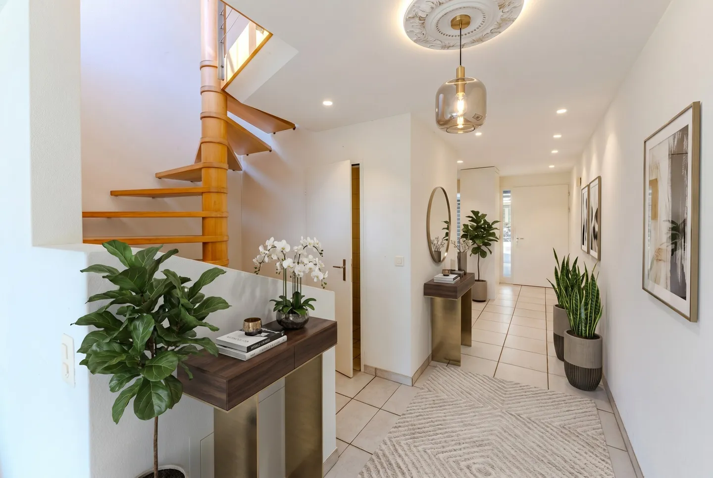 Casa a schiera con vista lago in posizione privilegiata - Foto 4 di 13