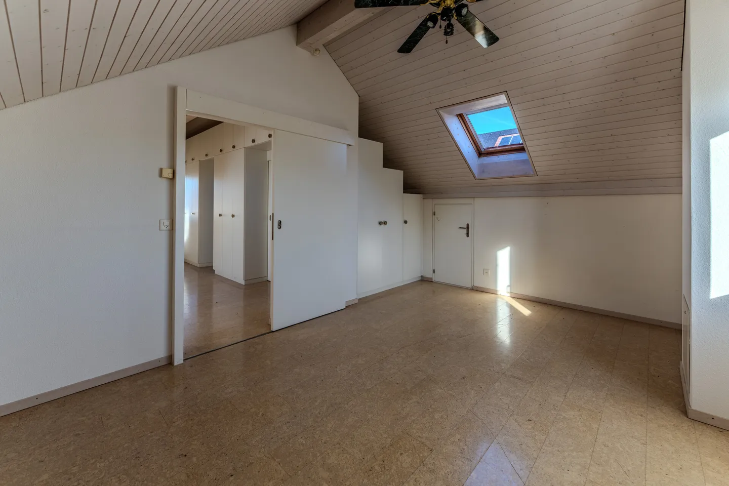 Spacious detached house with wide views of Lake Baldegg - Photo 8 of 13