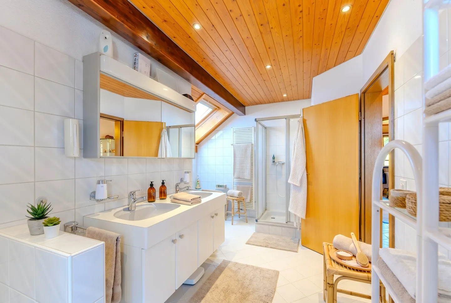 Maison familiale de 5,5 pièces dans le style d'une maison de campagne avec de grands espaces extérieurs - Photo 11 sur 13