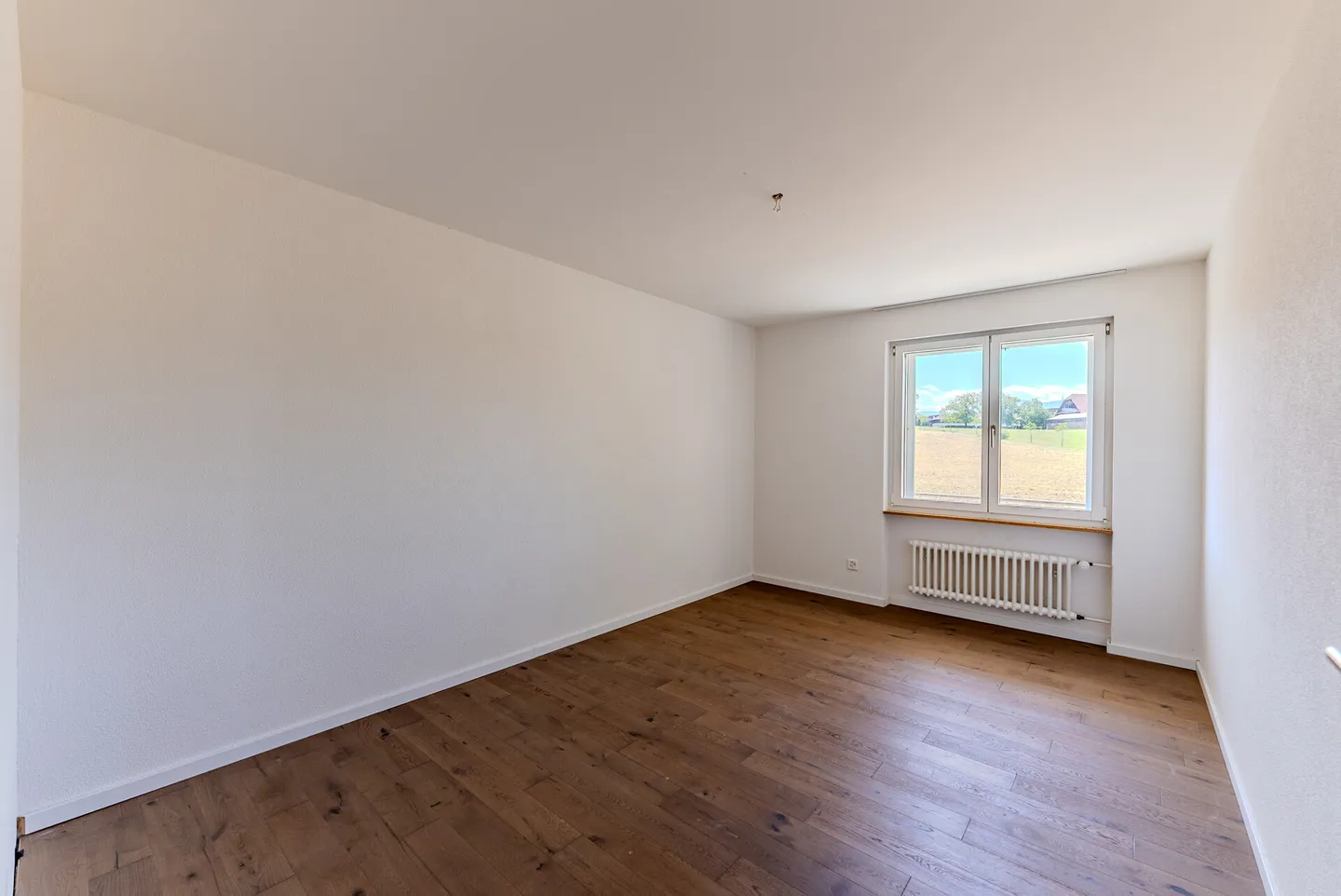 Versatile two-family house living with a separate apartment or for m - Photo 5 of 13