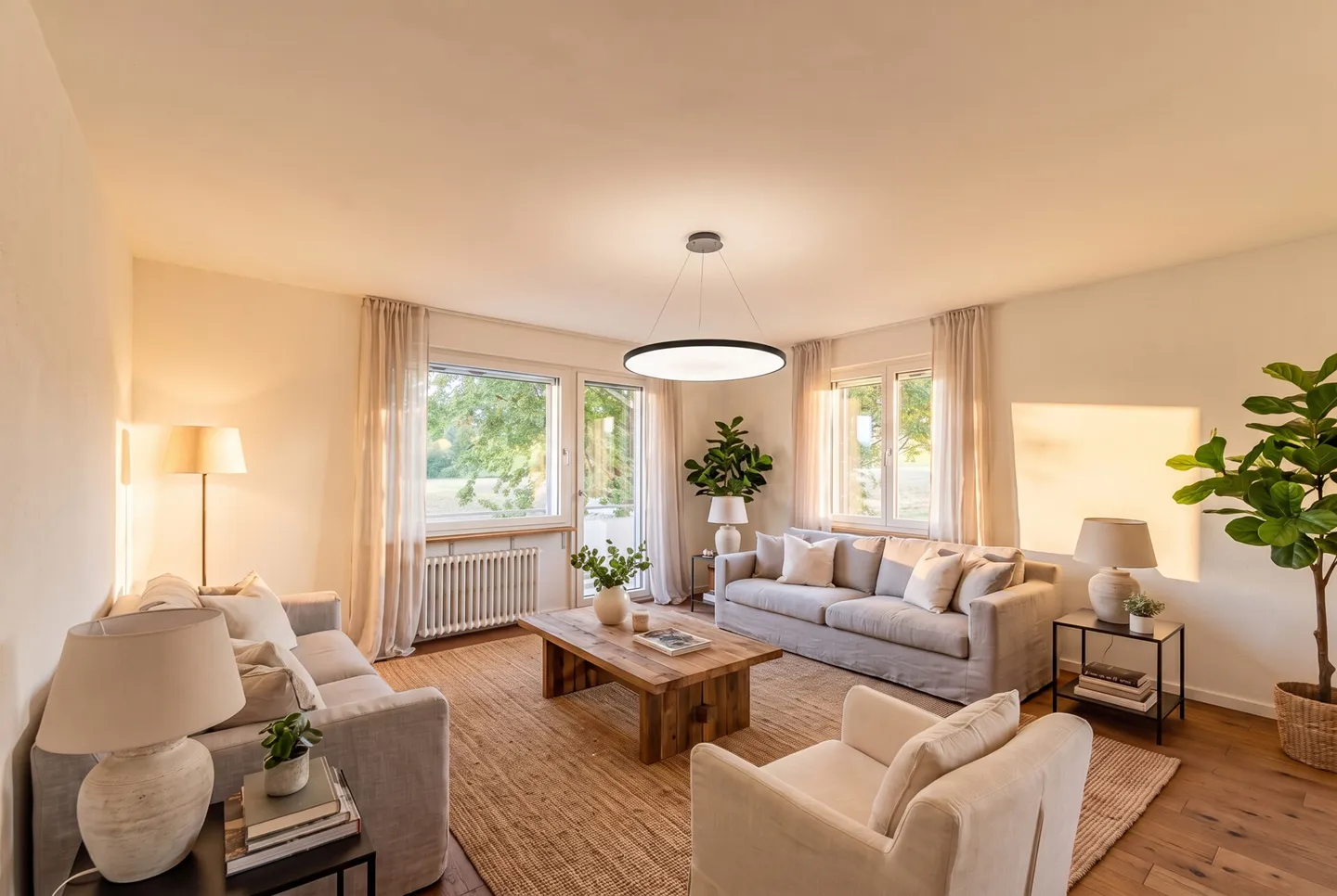 Versatile two-family house living with a separate apartment or for m - Photo 3 of 13