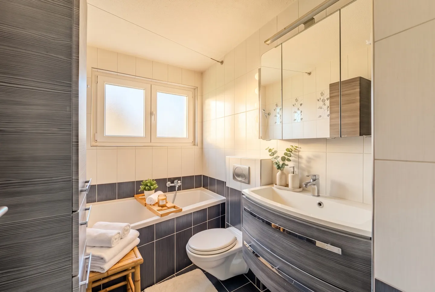 Versatile two-family house living with a separate apartment or for m - Photo 12 of 13