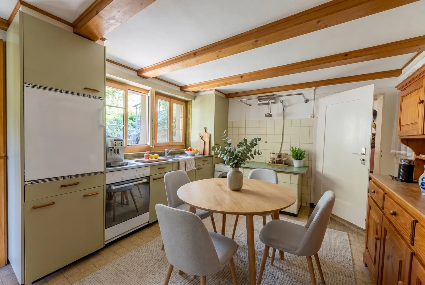 Unique house with a lot of renovation and expansion potential - Photo 4 of 13