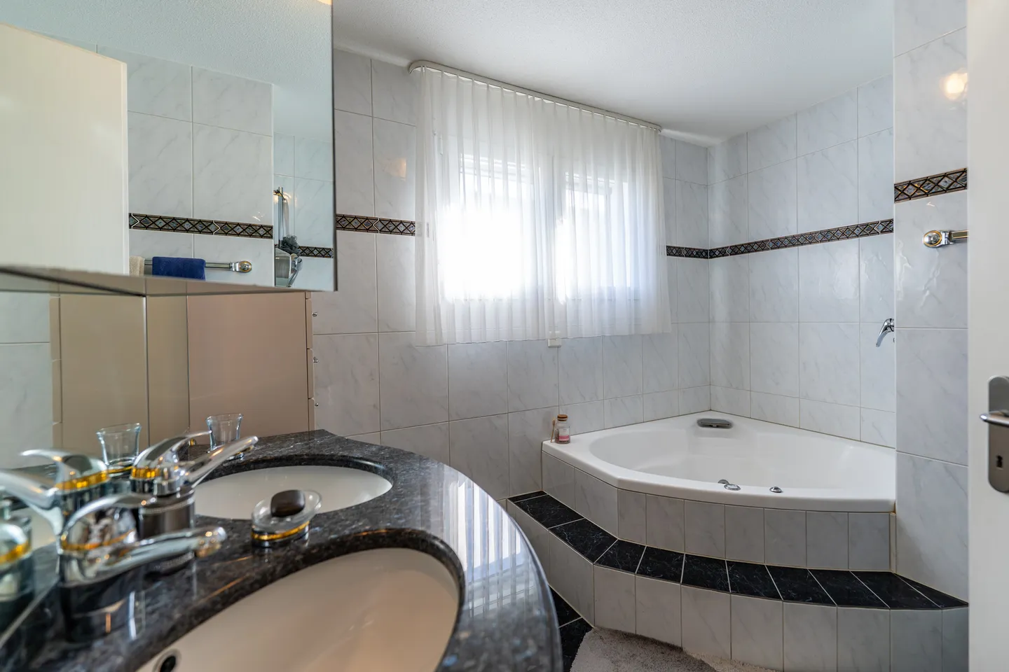 Family idyll in Spreitenbach Charming 7-room terraced single-family home - Photo 13 of 13