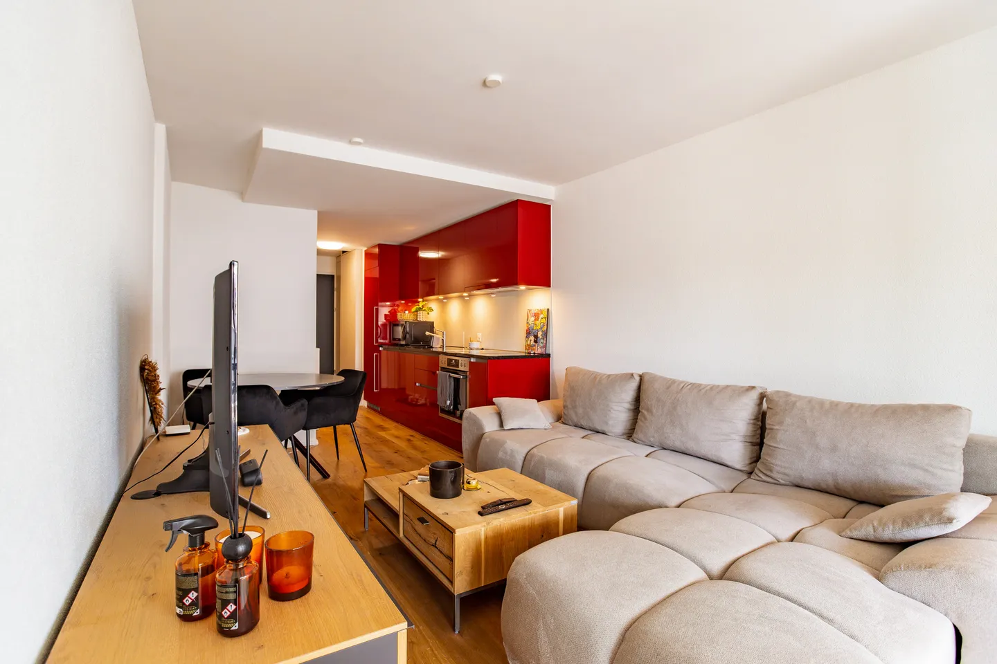 Appartamento 2.5 stanze completamente ristrutturato con grande balcone - Foto 4 di 9