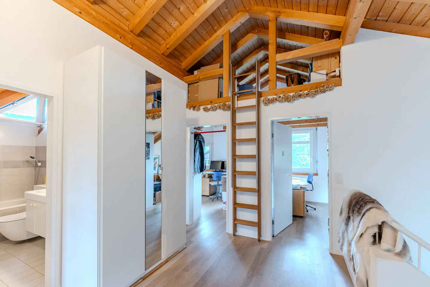 Maison individuelle avec grand jardin dans un quartier résidentiel calme - Photo 9 sur 13