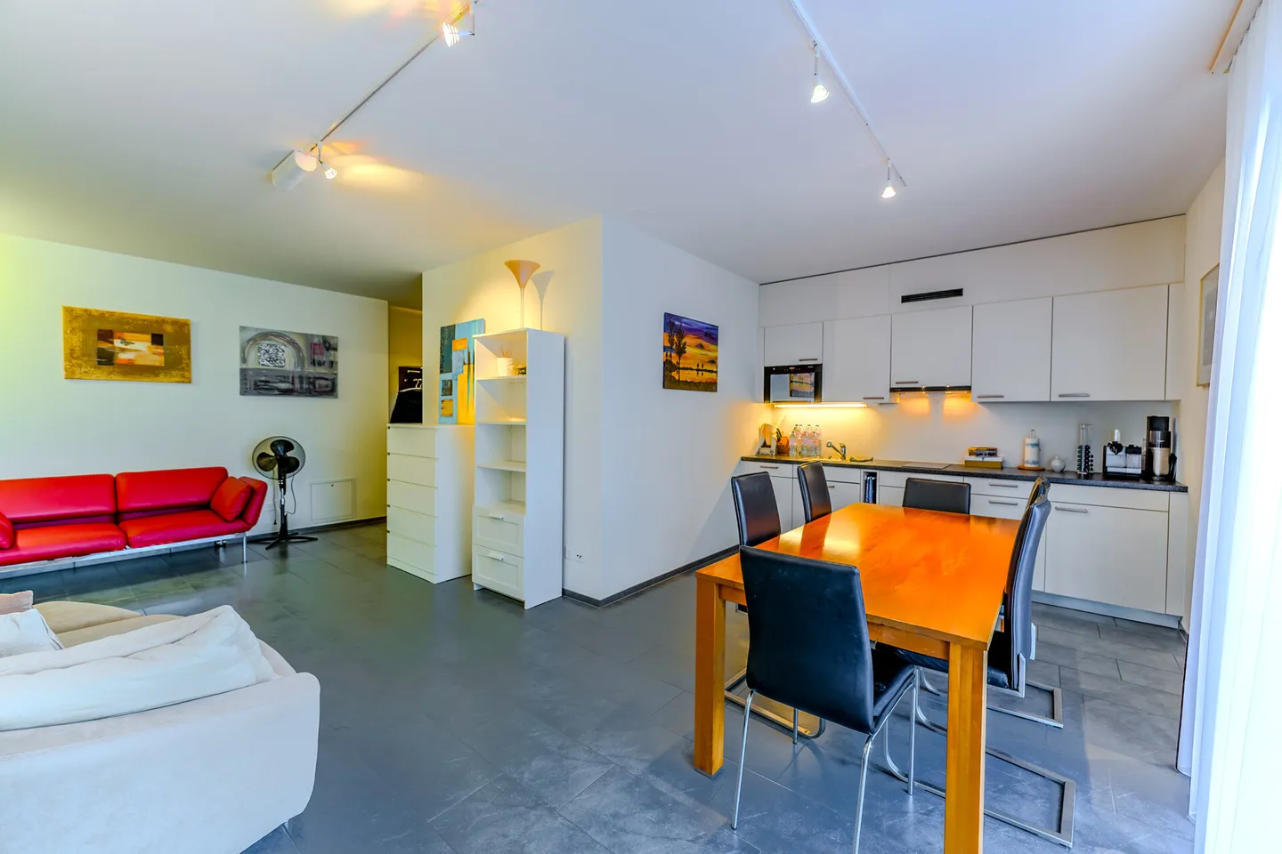 Ufficio Moderno con Vista Lago - Foto 9 di 13