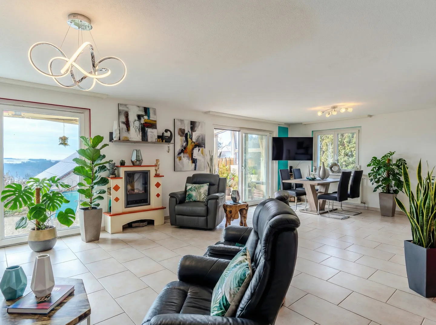 Charmantes Einfamilienhaus mit Seeblick - Foto 1 von 13