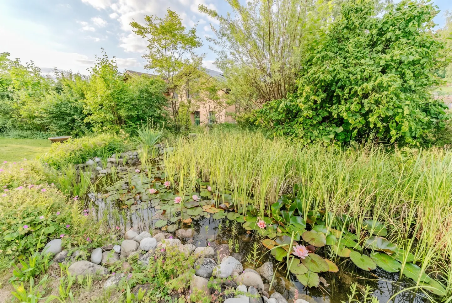 Maison individuelle avec grand jardin dans un quartier résidentiel calme - Photo 9 sur 13