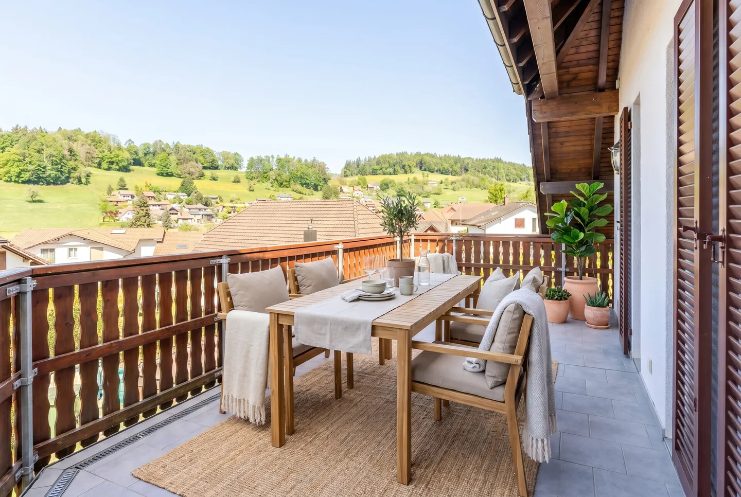 Maison familiale de 5,5 pièces dans le style d'une maison de campagne avec de grands espaces extérieurs - Photo 5 sur 13