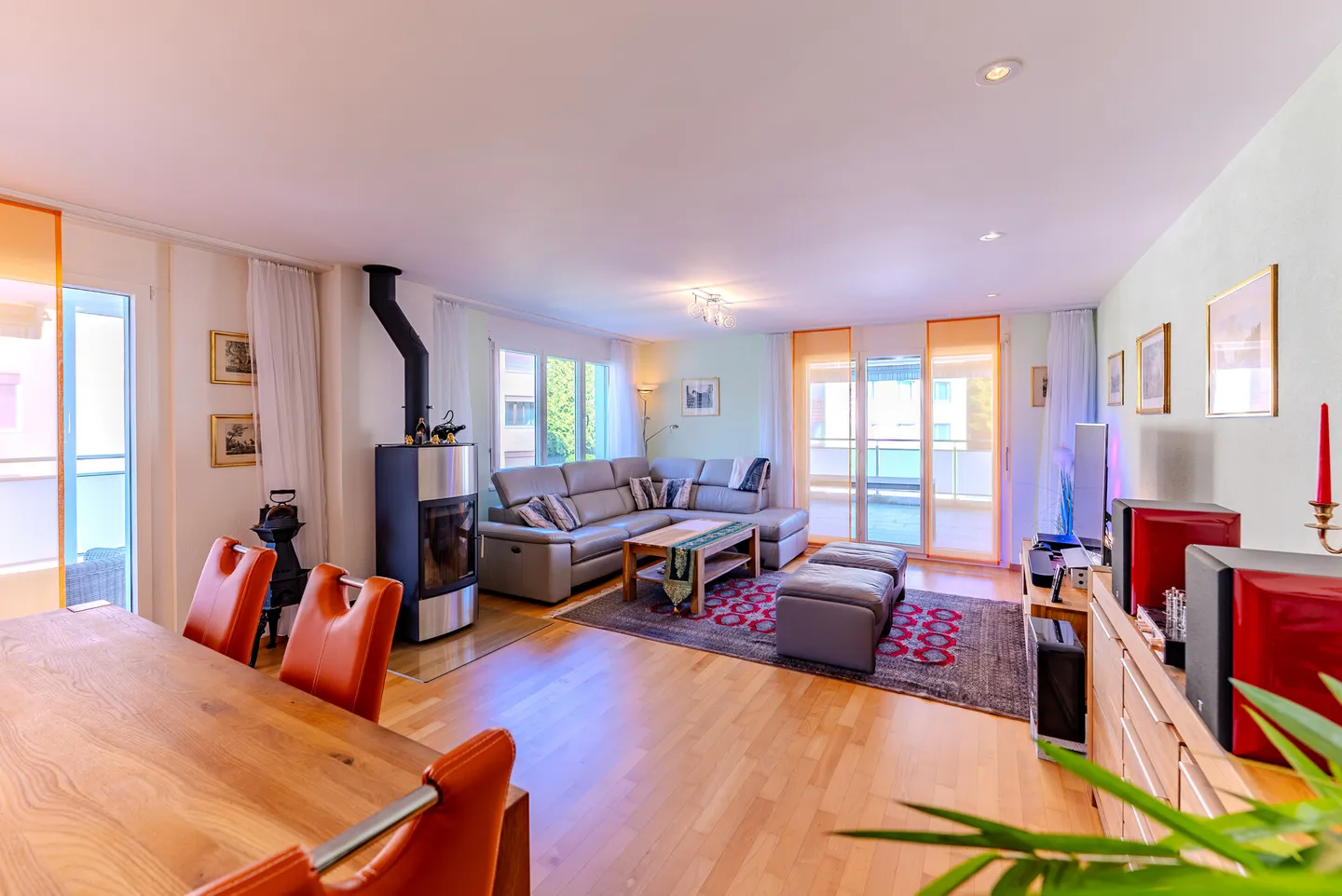 Bright and spacious 4.5-room apartment in the center - Photo 3 of 13