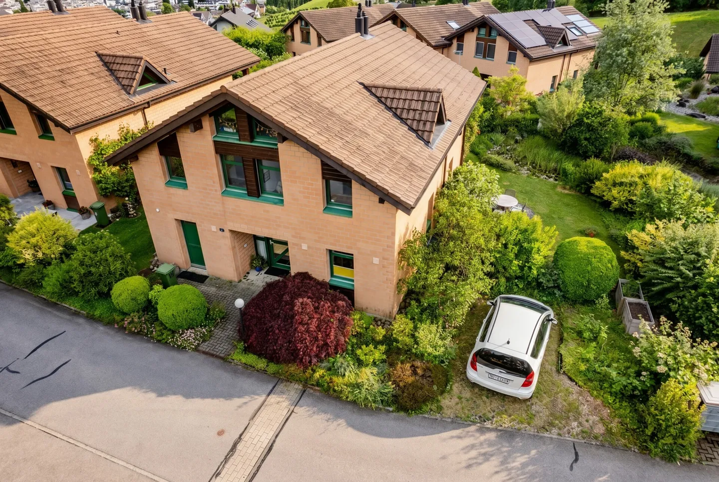 Maison individuelle avec grand jardin dans un quartier résidentiel calme - Photo 4 sur 13