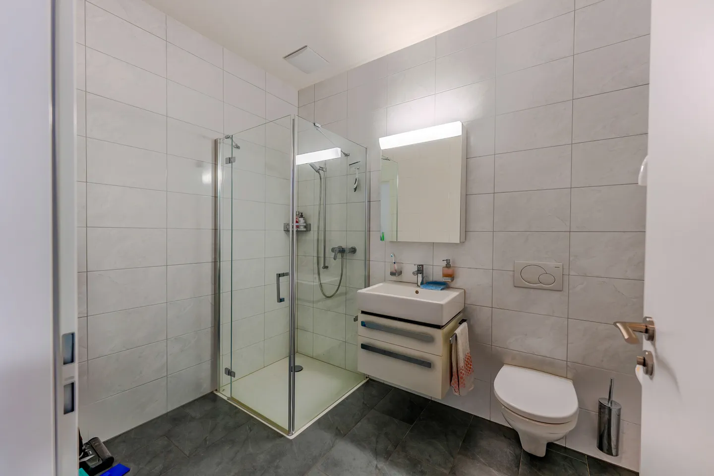 Ufficio Moderno con Vista Lago - Foto 12 di 13