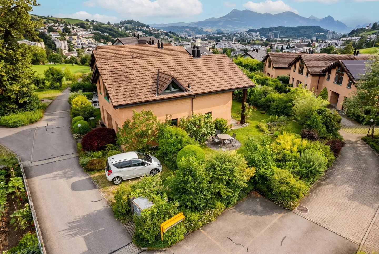 Maison individuelle avec grand jardin dans un quartier résidentiel calme - Photo 5 sur 13