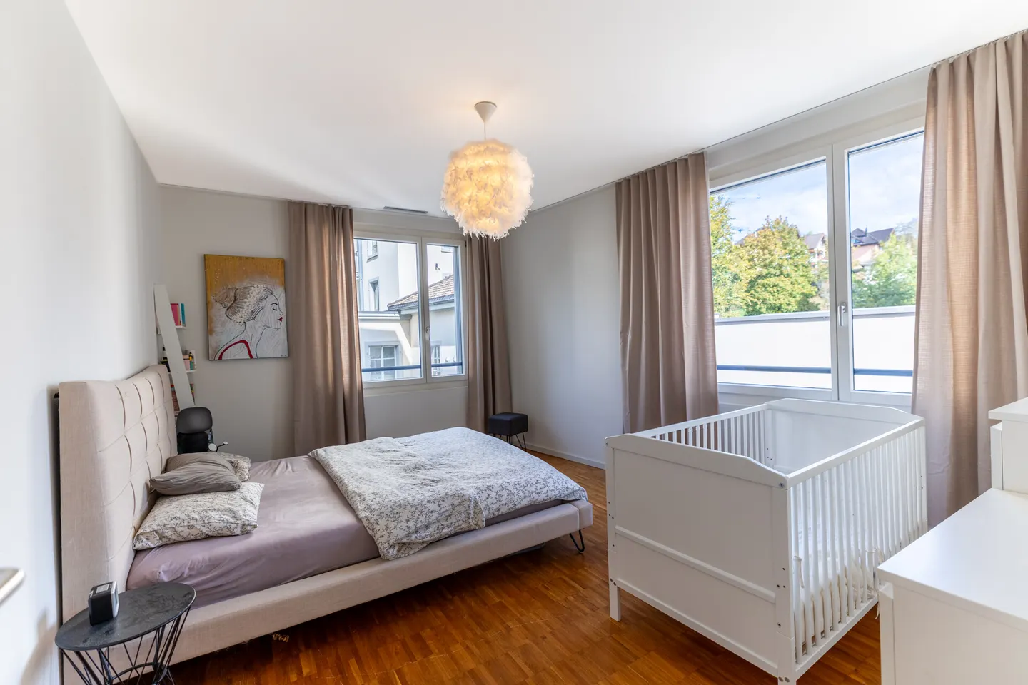 Appartement moderne de 4,5 pièces avec grande terrasse sur le toit et loggia - Photo 9 sur 13