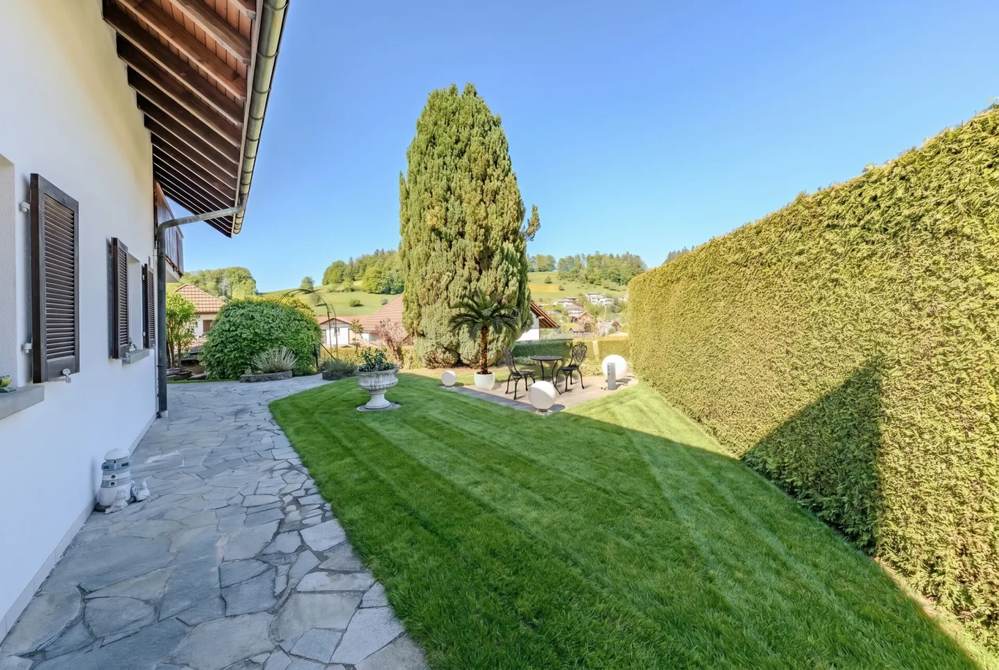 Maison familiale de 5,5 pièces dans le style d'une maison de campagne avec de grands espaces extérieurs - Photo 3 sur 13