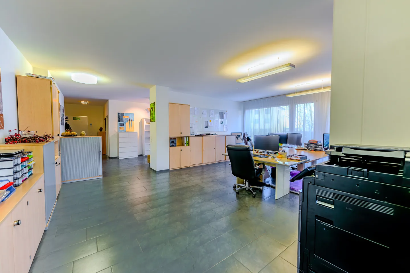 Ufficio Moderno con Vista Lago - Foto 8 di 13