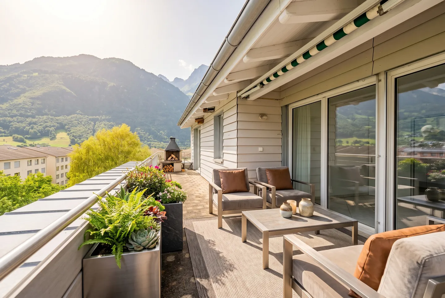 Spacious penthouse apartment with stunning views - Photo 13 of 13