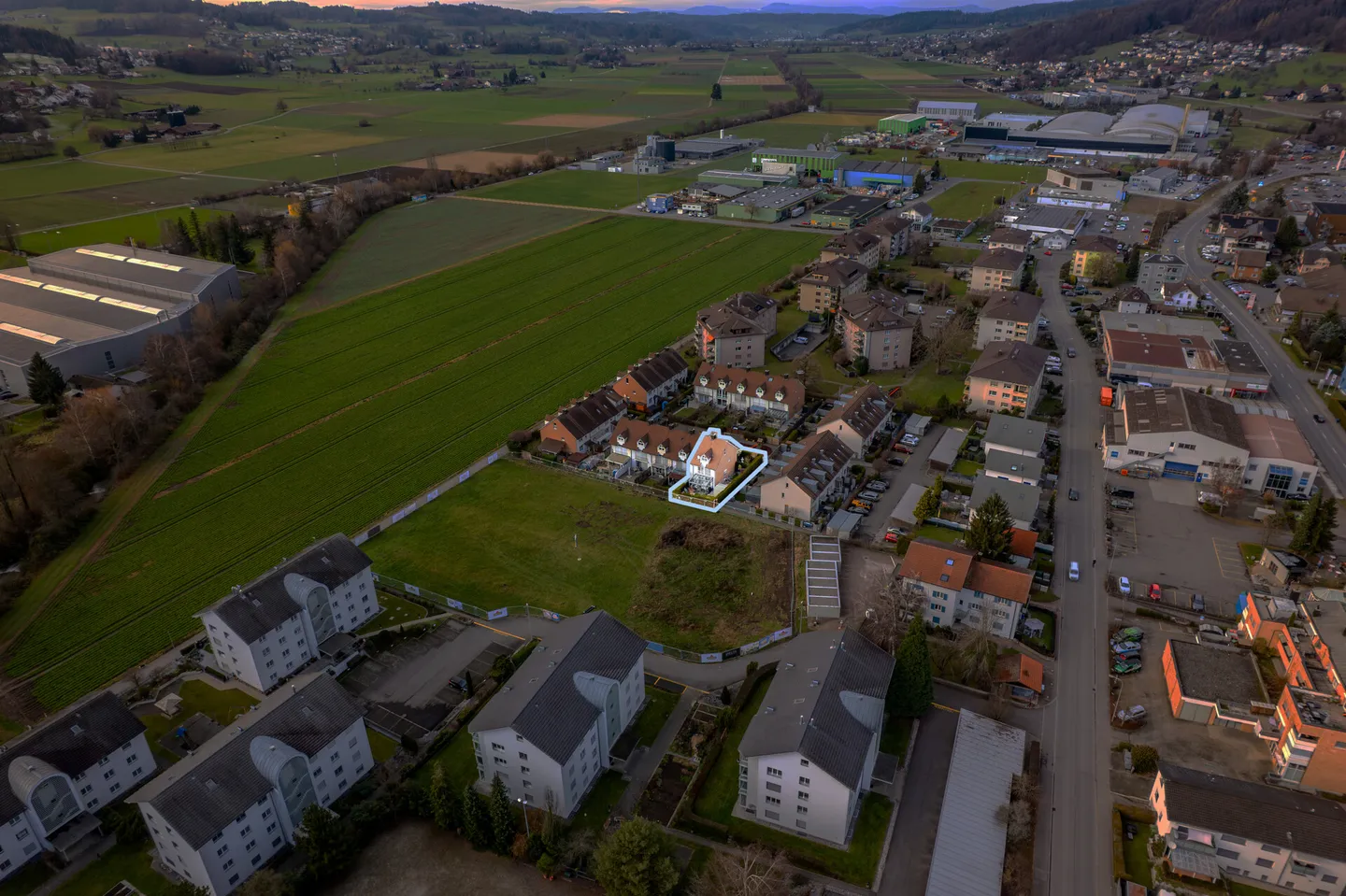 Charmantes Eckhaus in ruhigem Wohnquartier - Foto 2 von 13