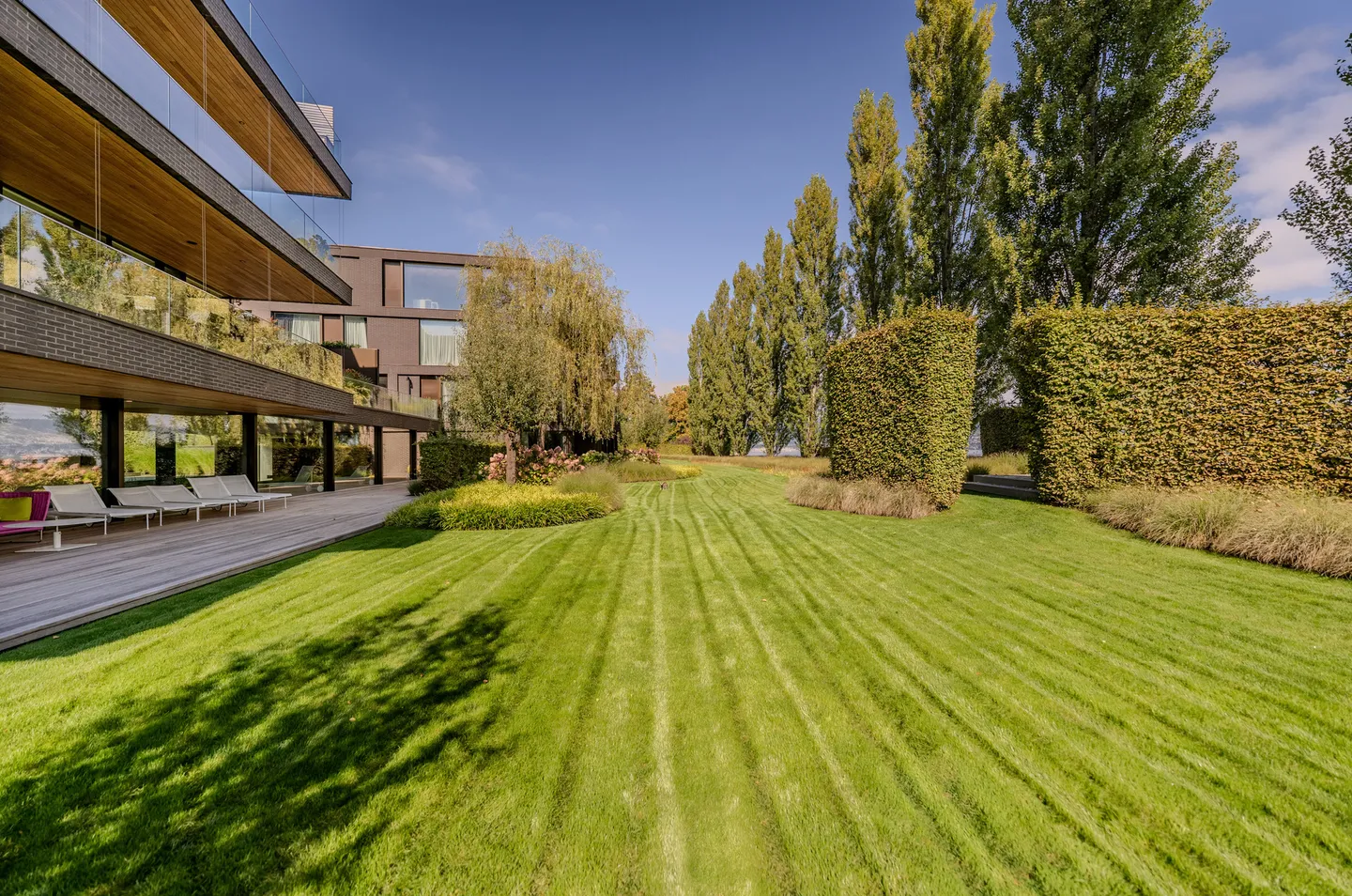 Luxurious 5.5-room apartment with lake and mountain views in exclusive park - Photo 13 of 13