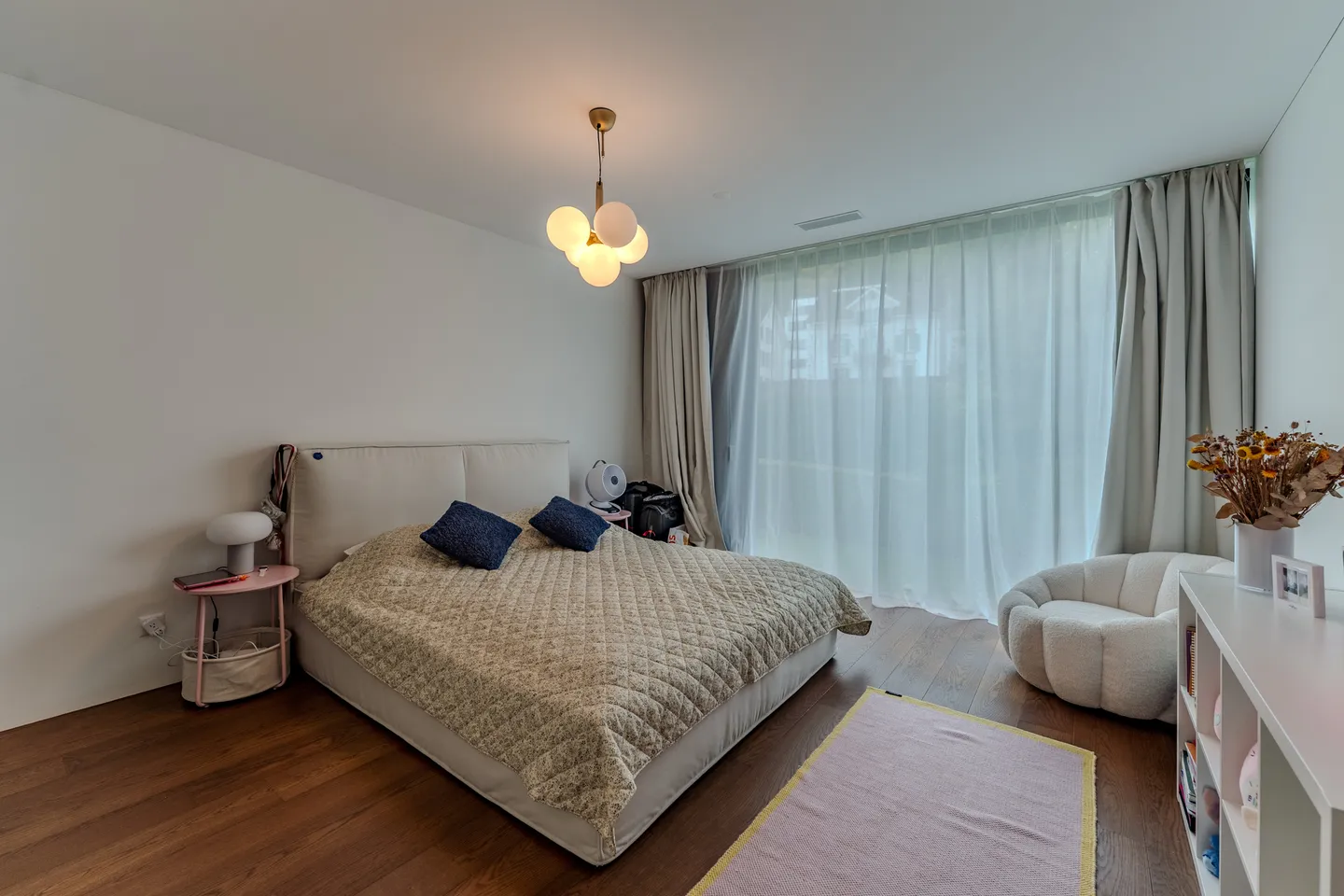 Luxurious 5.5-room apartment with lake and mountain views in exclusive park - Photo 7 of 13