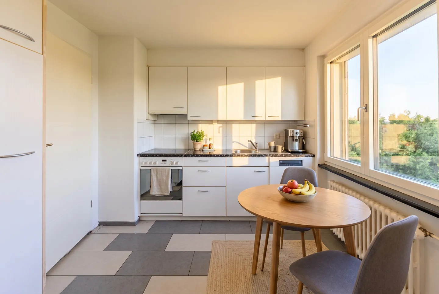 Versatile two-family house living with a separate apartment or for m - Photo 8 of 13