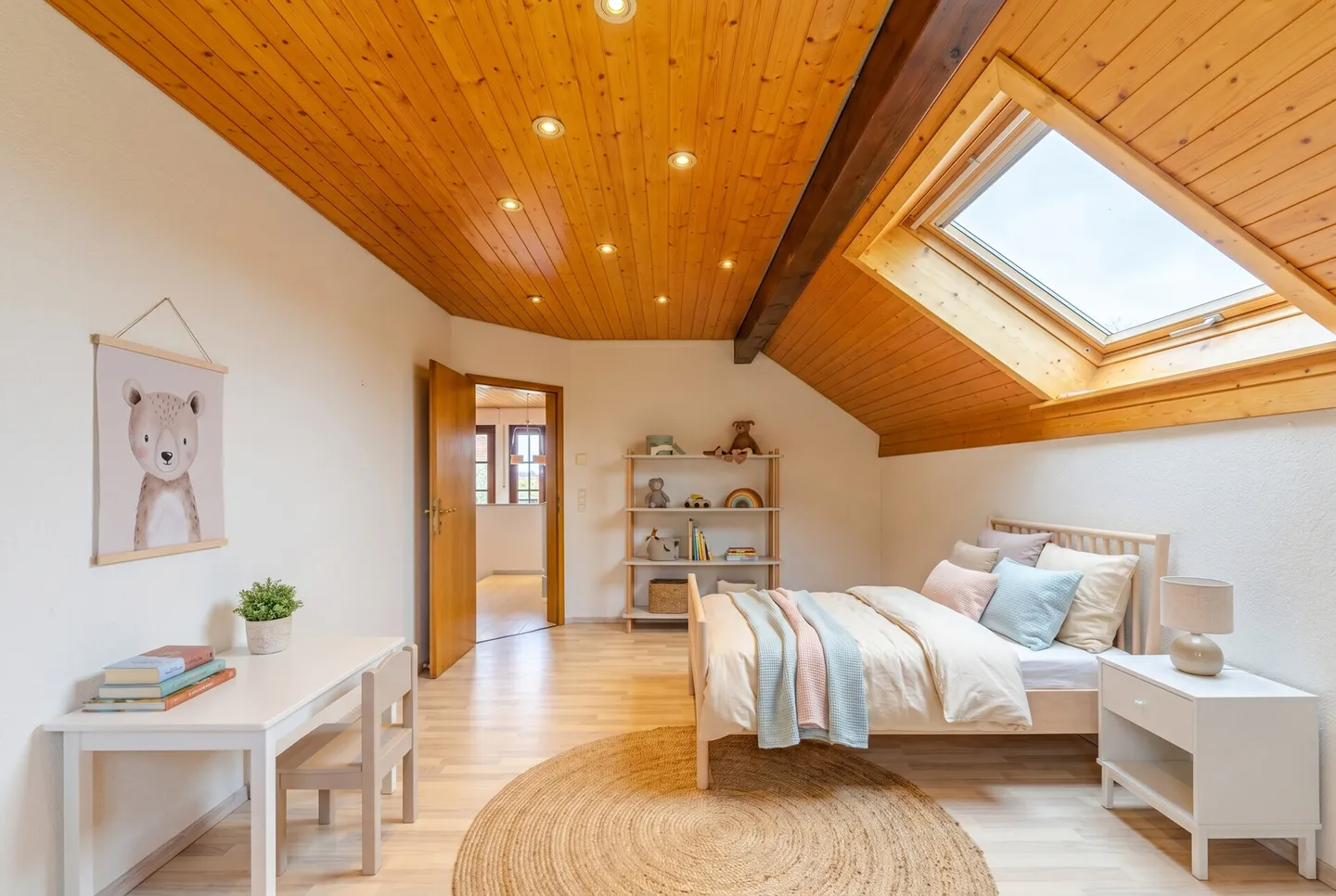 Maison familiale de 5,5 pièces dans le style d'une maison de campagne avec de grands espaces extérieurs - Photo 12 sur 13