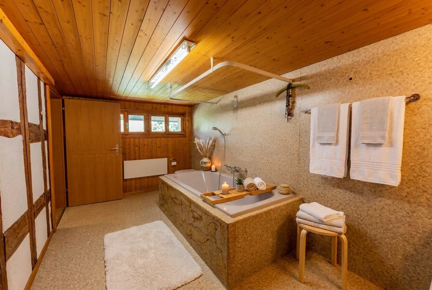 Unique house with a lot of renovation and expansion potential - Photo 8 of 13