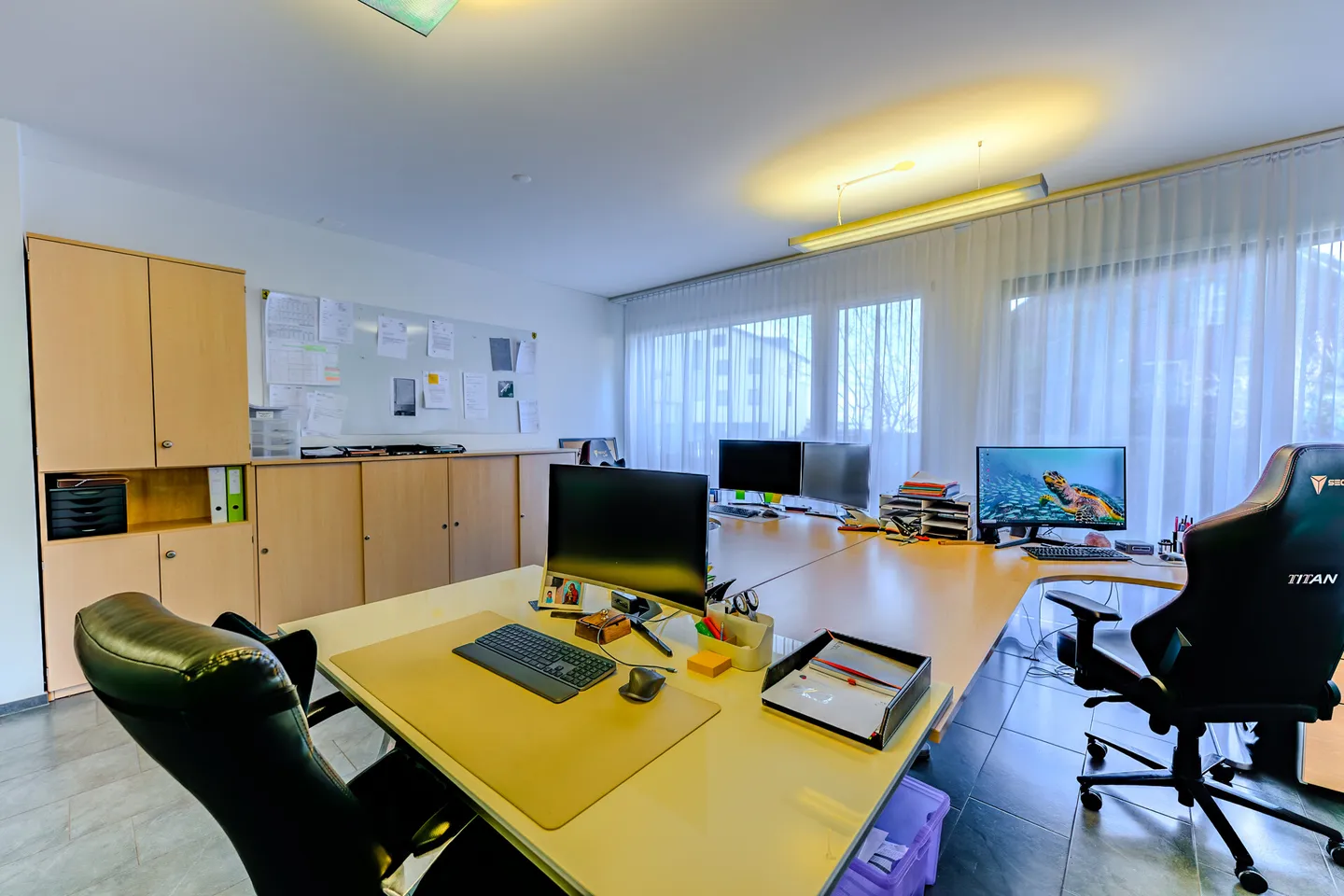 Ufficio Moderno con Vista Lago - Foto 7 di 13