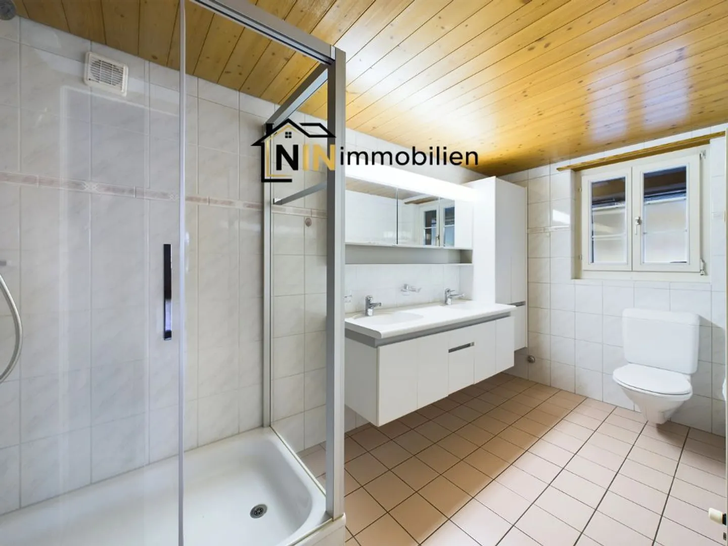 Rustikales Haus mit grossen Balkonen - Foto 6 von 7