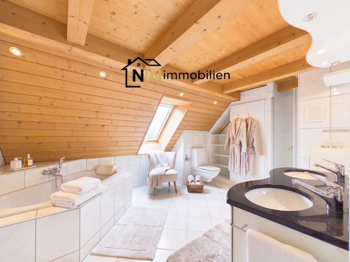 Exklusiver Wohntraum über 3 Etagen mit charmanter Balkon-Lukarne - Photo 7 of 10