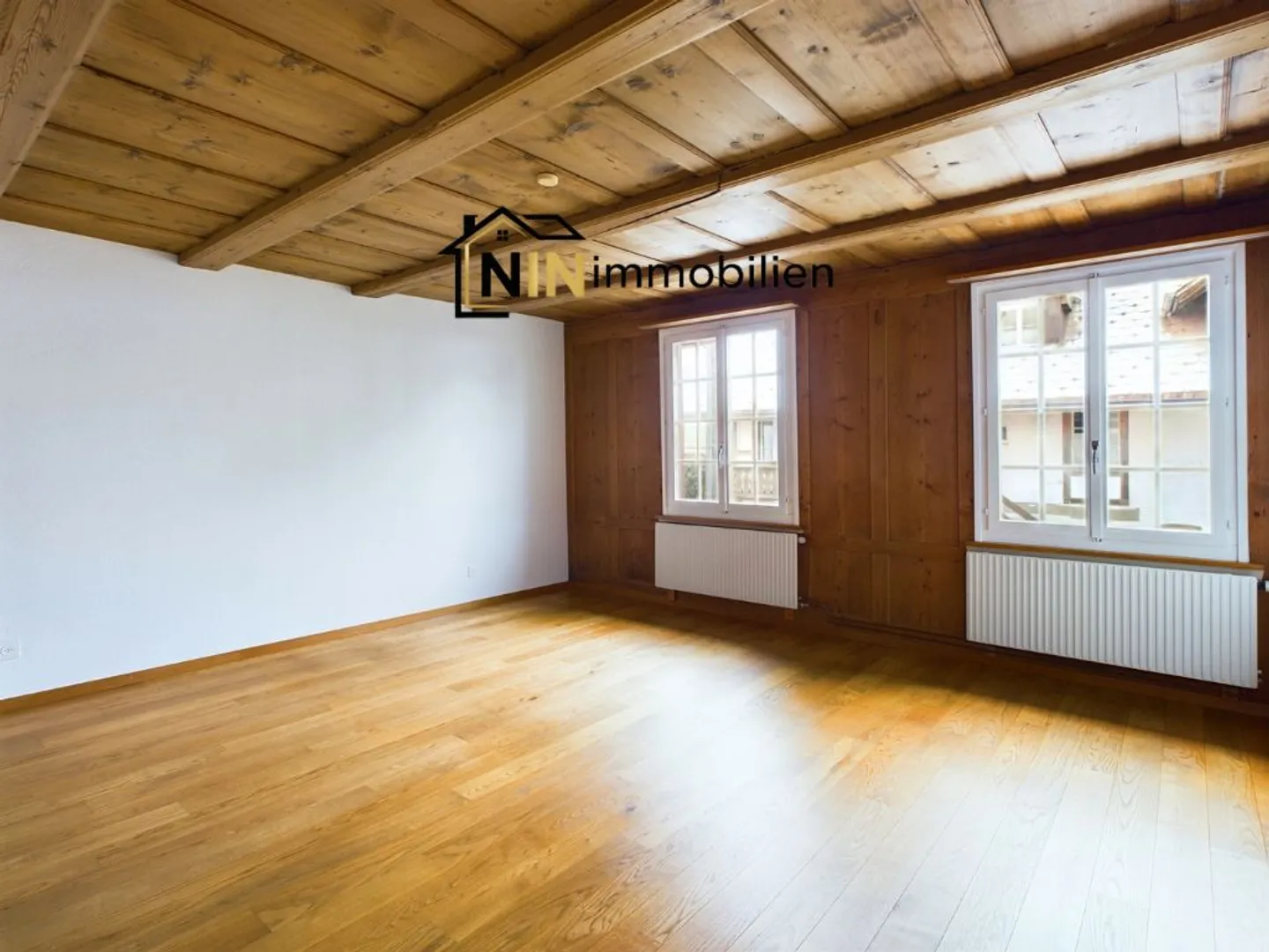 Rustikales Haus mit grossen Balkonen - Foto 4 von 7