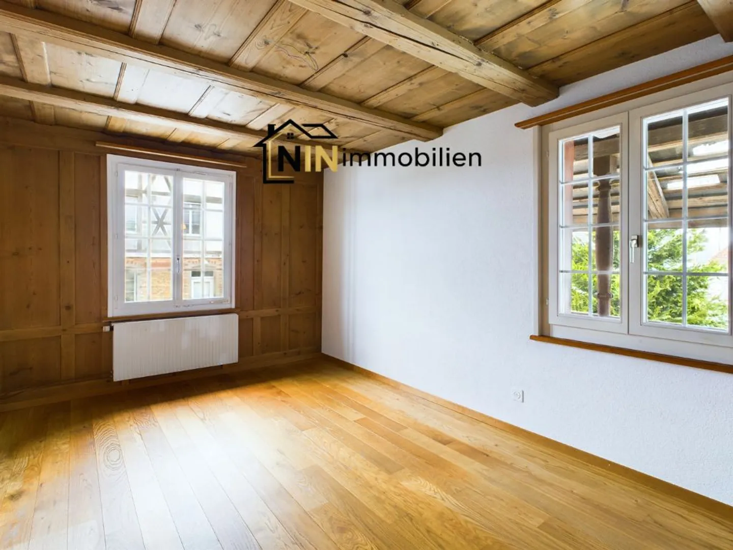 Rustikales Haus mit grossen Balkonen - Foto 3 von 7