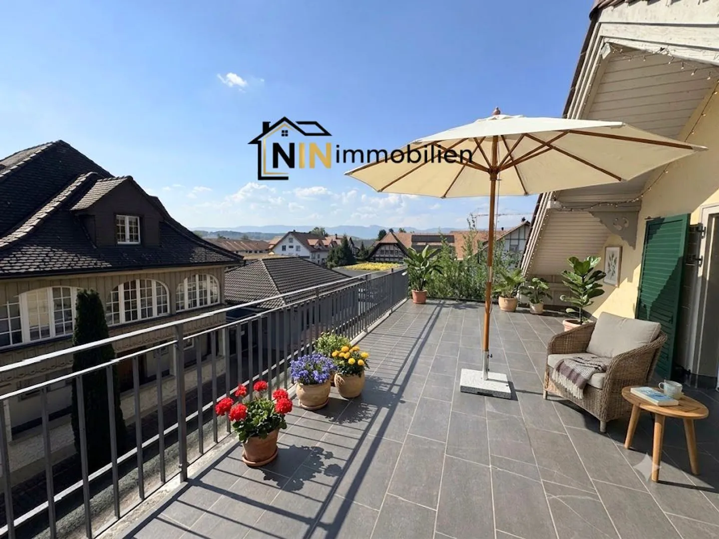 Riesen-Terrasse / Jura-Blick / frisch gestrichen - Photo 1 of 8