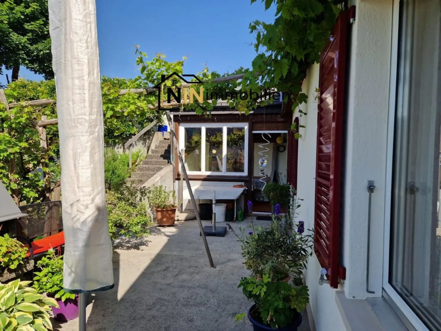 Rare Opportunity: Single-Family Home with Apartment - Photo 3 of 7