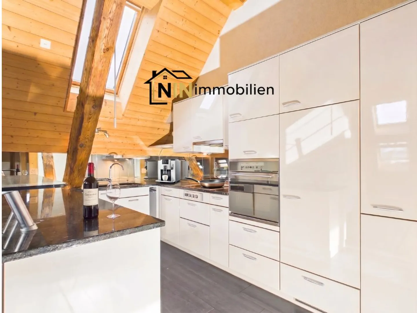 Exklusiver Wohntraum über 3 Etagen mit charmanter Balkon-Lukarne - Photo 1 of 10