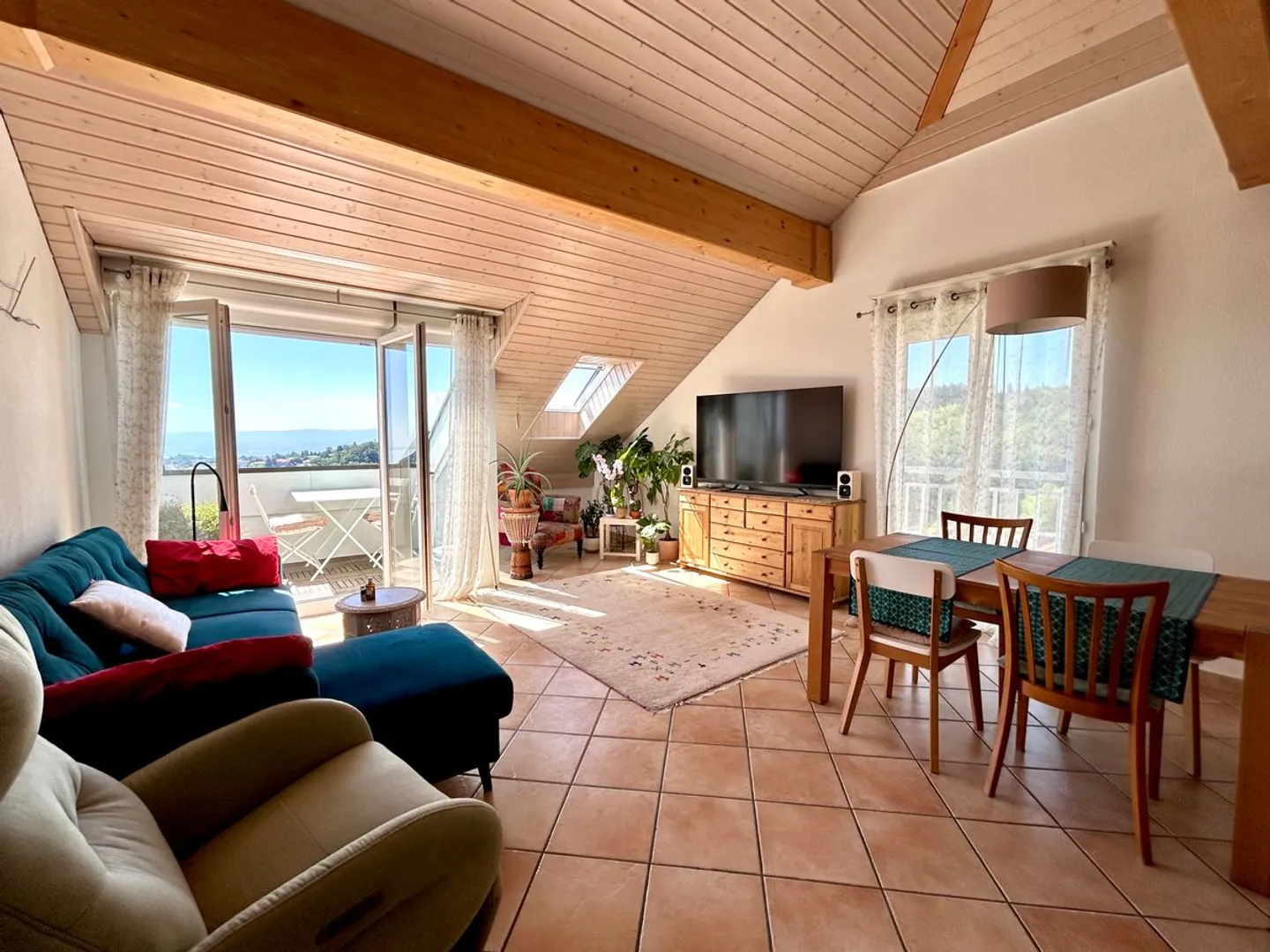 Superbe Appartement en Attique à Belmont - Photo 3 sur 13