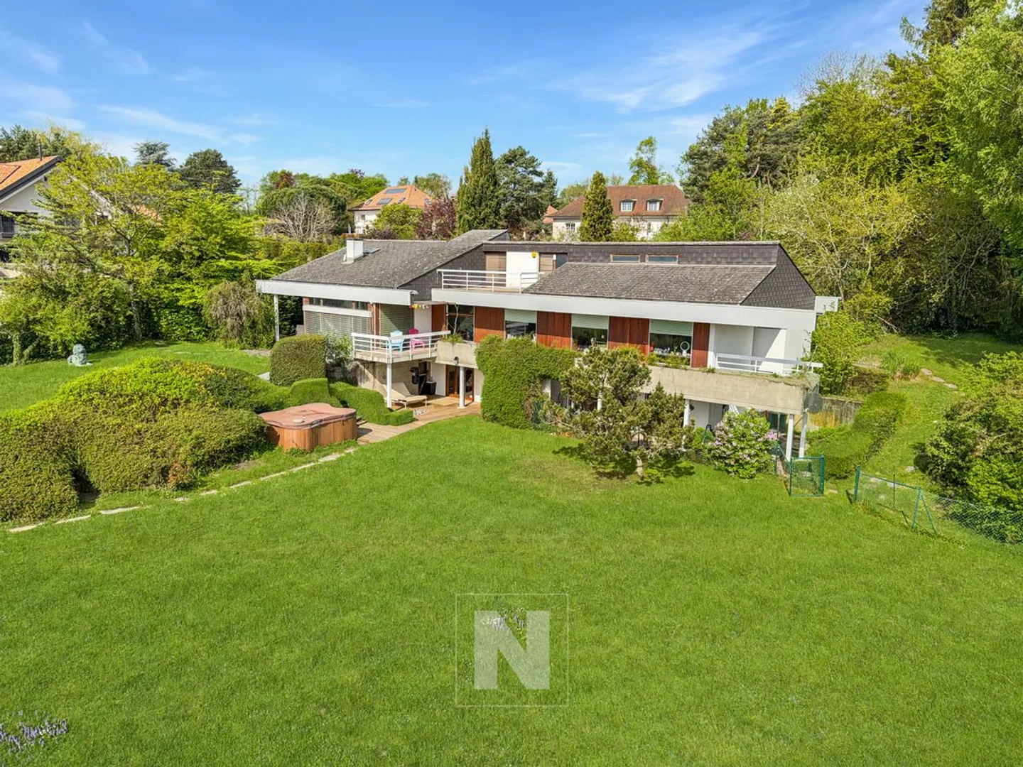 A Denens, villa indipendente 9 camere, 248 m2 di superficie abitabile su una proprietà di oltre 4.000 m2 - Foto 2 di 13