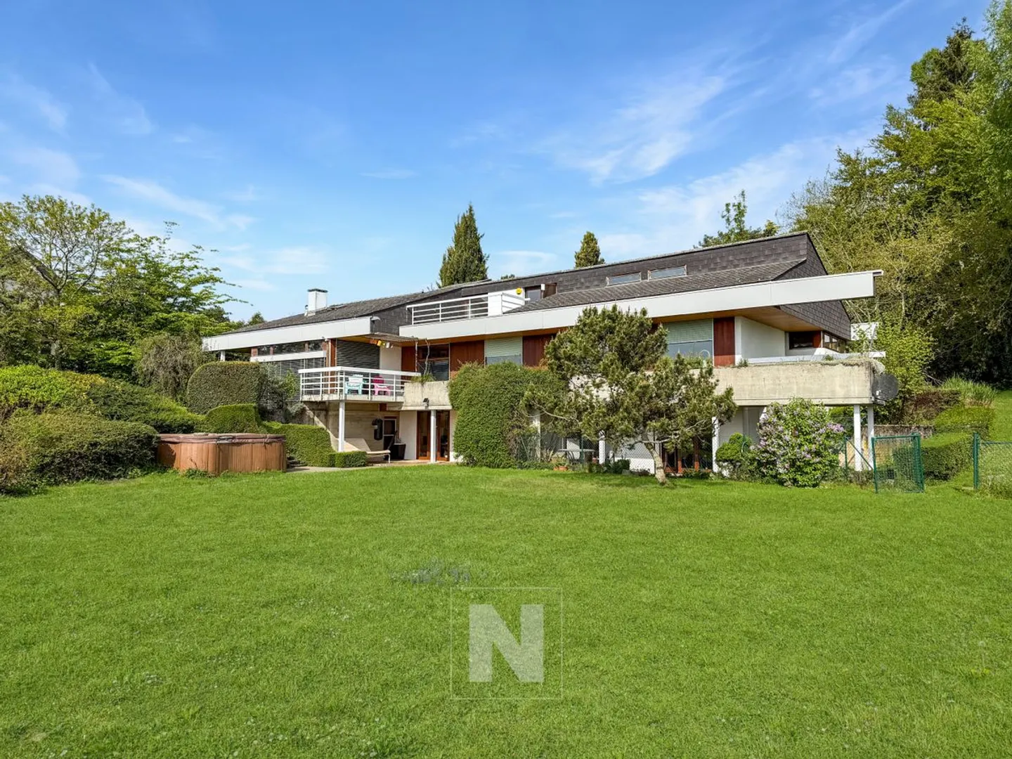 A Denens, villa indipendente 9 camere, 248 m2 di superficie abitabile su una proprietà di oltre 4.000 m2 - Foto 1 di 13