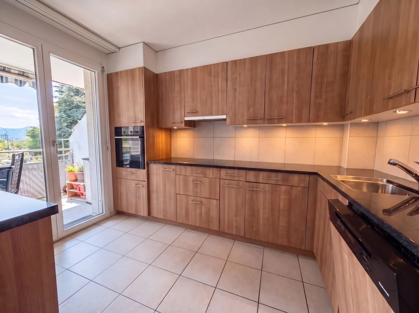 Appartement à vendre à Lausanne - 3 pièces de 75 m² avec 2 salles d'eau et grand balcon et parking intérieure - Photo 3 of 13