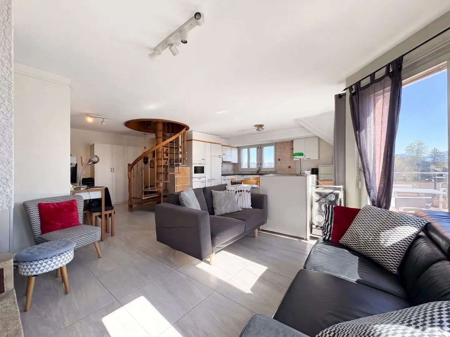 Appartamento di 4,5 locali in vendita a Morges - 124 m2, con camino e balcone! - Foto 2 di 13