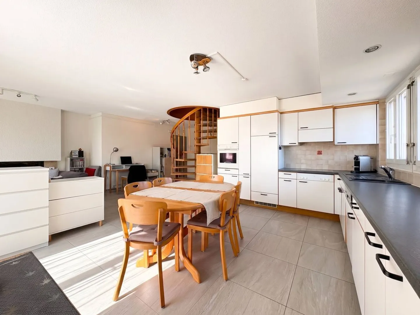 Appartamento di 4,5 locali in vendita a Morges - 124 m2, con camino e balcone! - Foto 4 di 13