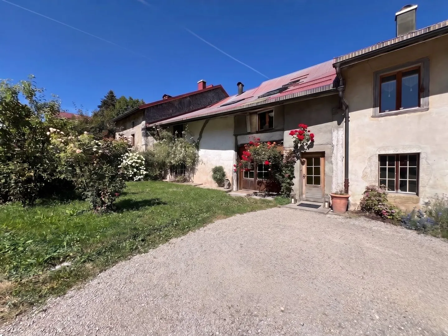 Ferme avec potentiel de développement - Photo 3 sur 13