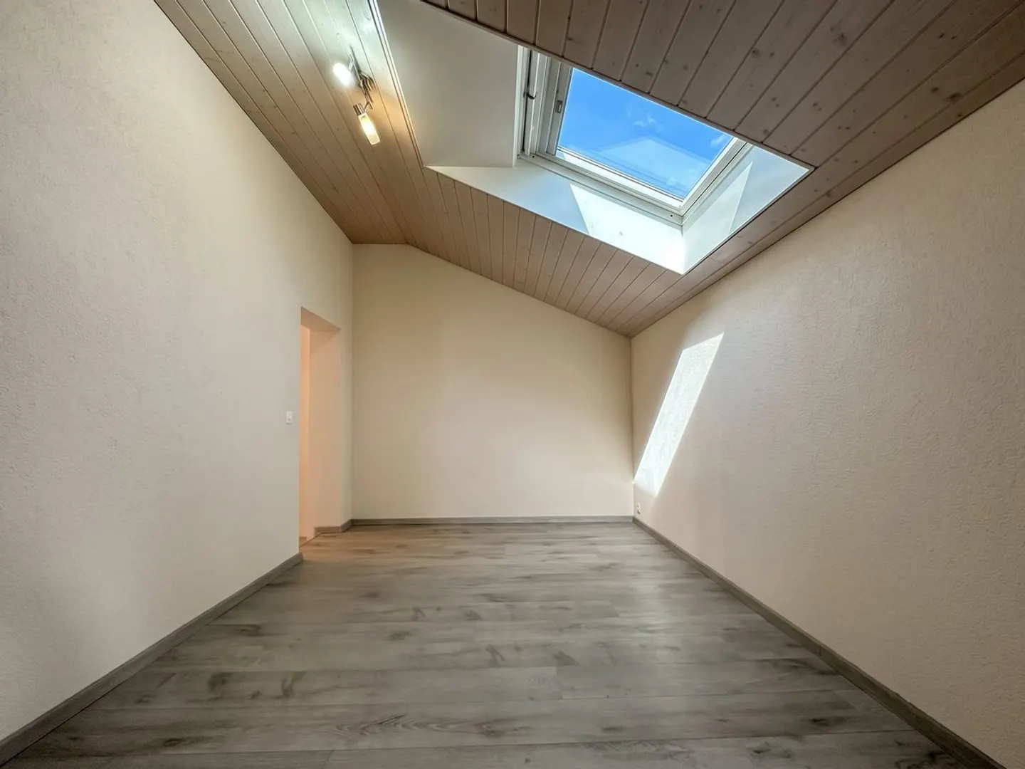 House for sale in Forel - Exceptional plot of 1,963 m² - Photo 12 of 13