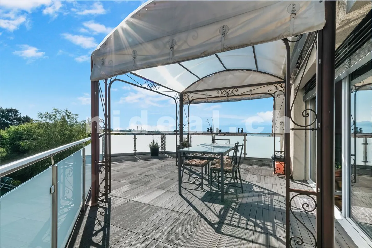 Appartement spacieux avec terrasse - Photo 3 sur 13