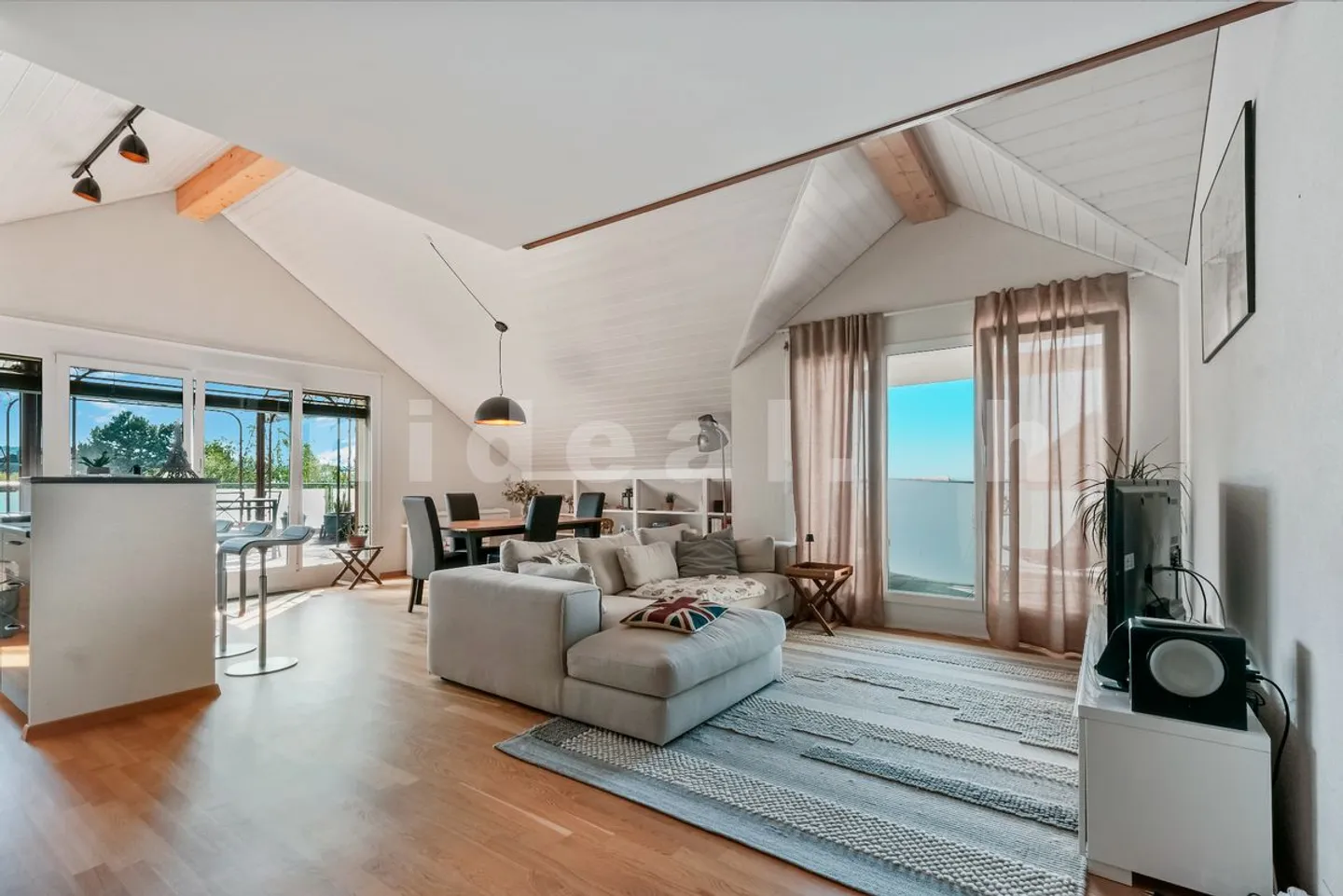 Appartement spacieux avec terrasse - Photo 2 sur 13