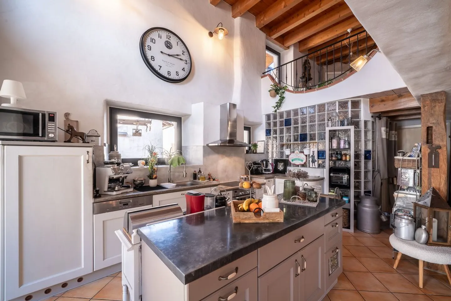 Village house of about 180 m2 in Valeyres-sous-Ursins - Photo 4 of 13