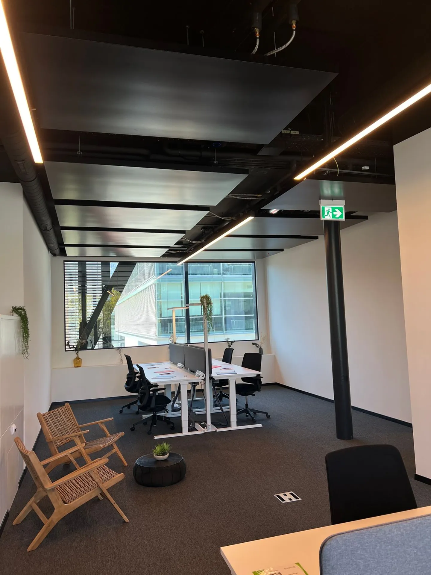 Luxurious Office in Zurich - Photo 2 of 2