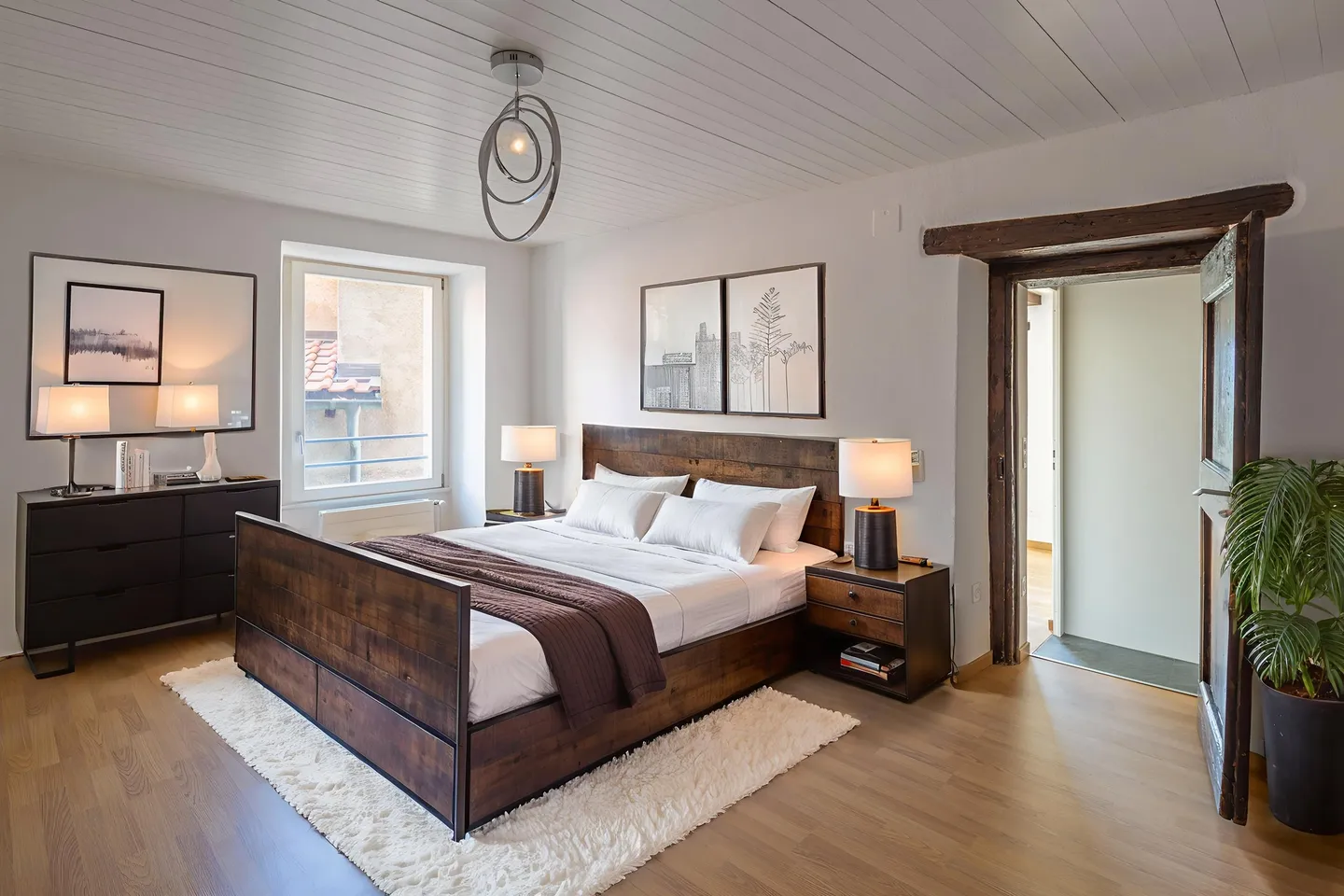 Manor house with large spaces - Photo 1 of 9